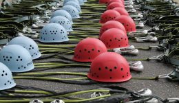 climbing-helmets-486644_1280-min climbing-helmets-486644_1280-min